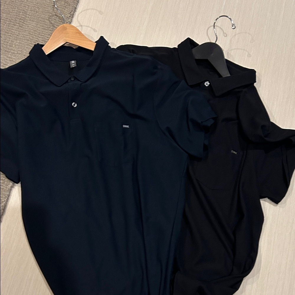 Vuori Men's Polo Shirt in Black and Navy
Set of 2. - Picture 5 of 7